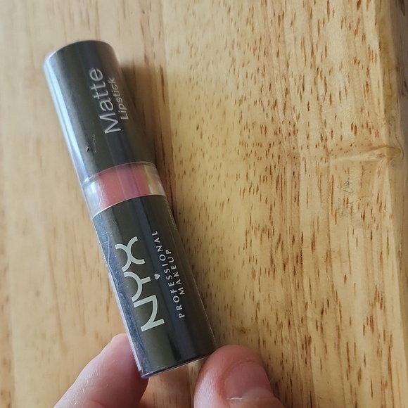NYX Other - New Sealed Matte Lipstick In MLS06 Summer Breeze by NYX